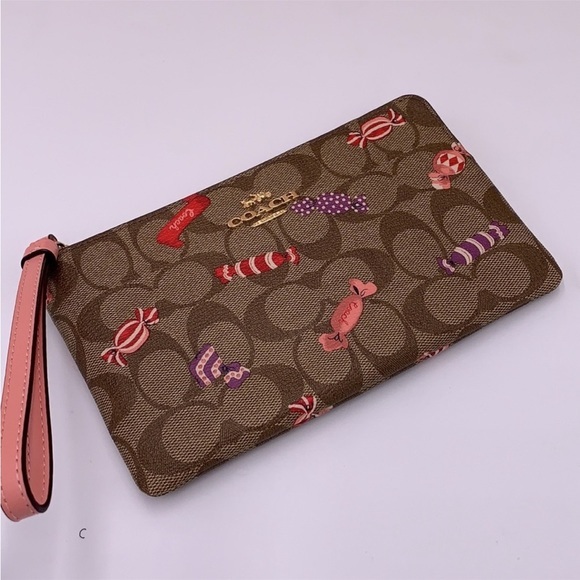 COACH NWT Large Corner Zip Wristlet In Signature Canvas With Candy Print - Picture 1 of 11